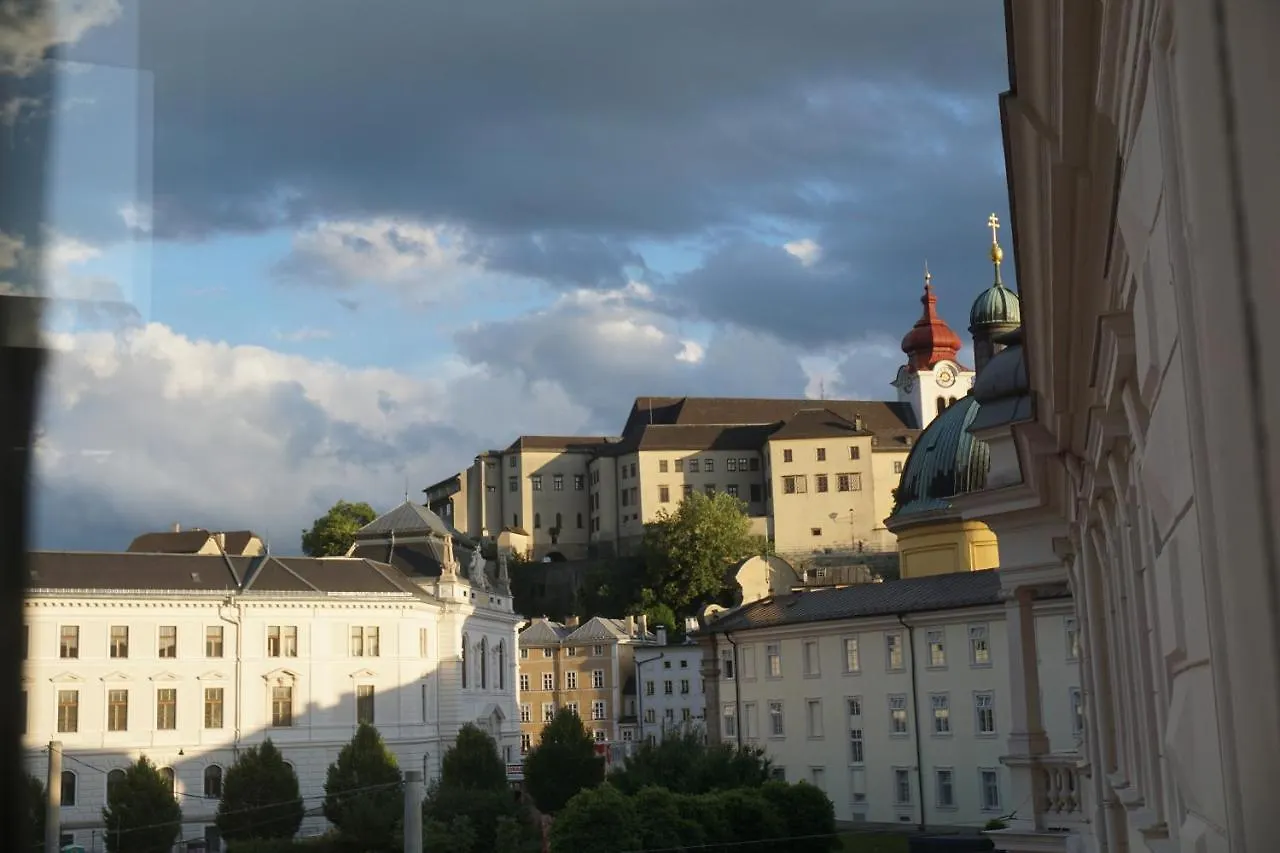 Sarah'S Altstadt Oase Salzburgo Alojamento de Acomodação e Pequeno-almoço